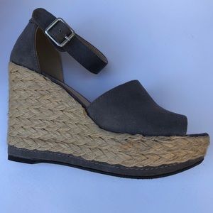 Women’s suede platform wedge.